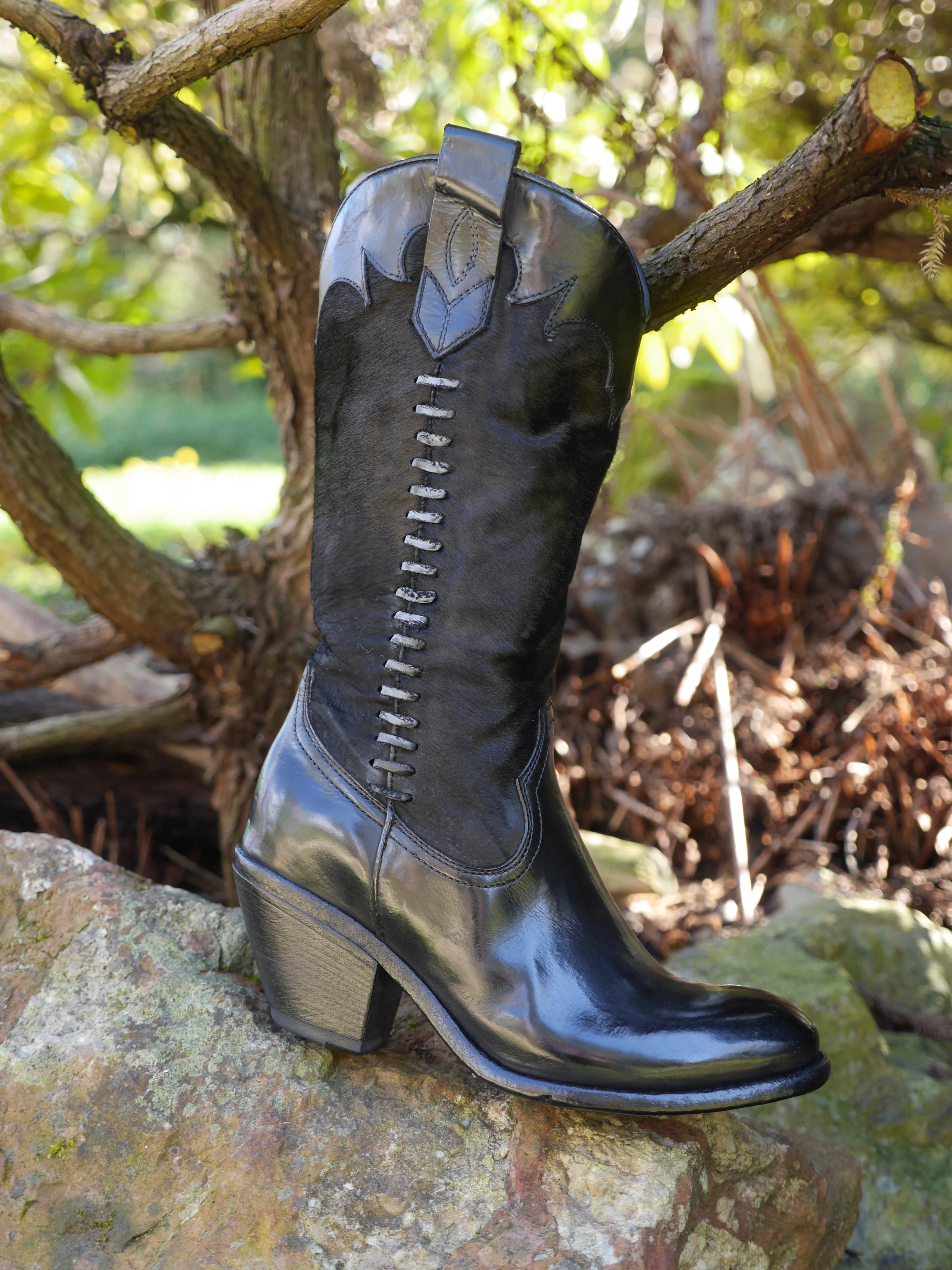 BU10A - Black Cavallino Cowboy