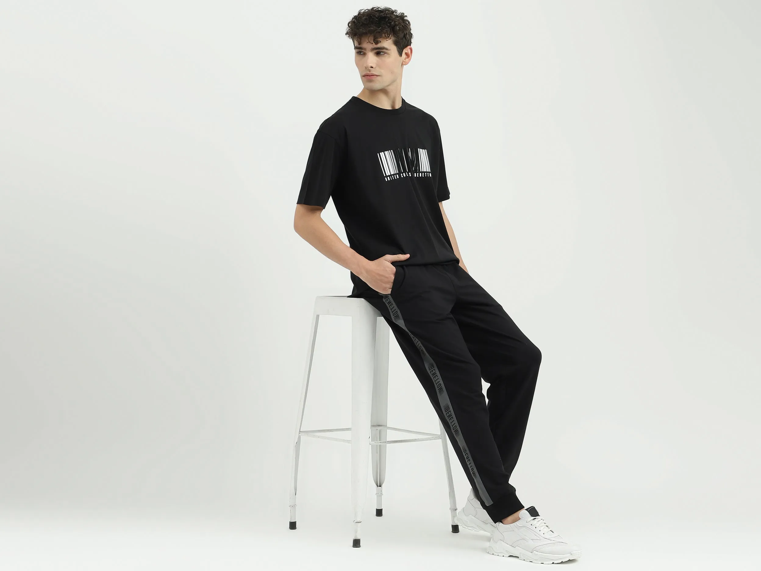 Solid Regular Fit Mid Waist Trackpants