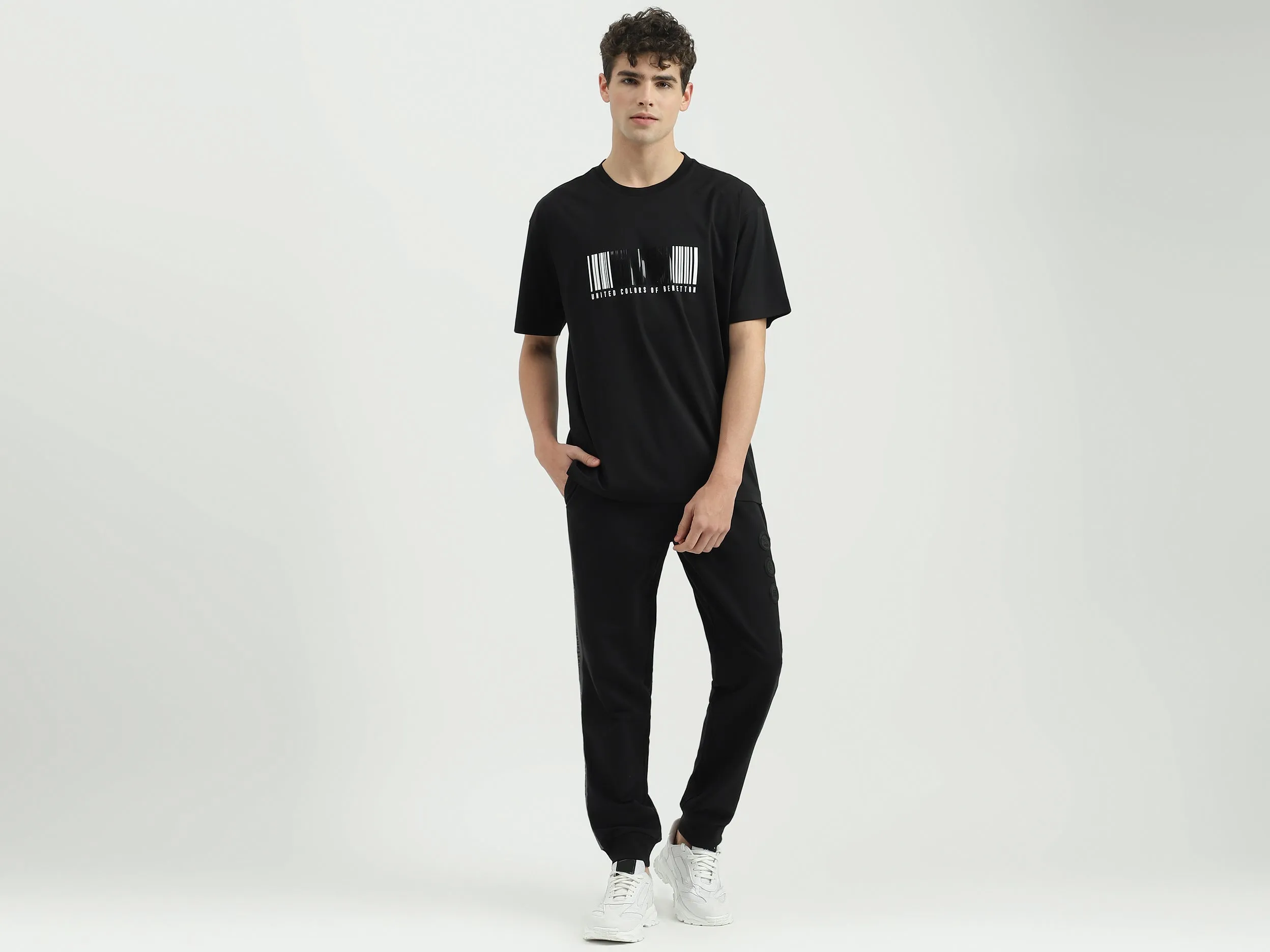 Solid Regular Fit Mid Waist Trackpants